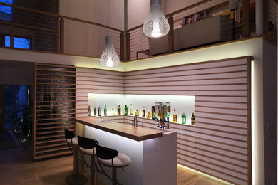 Home bar - contemporary home bar idea in New York
