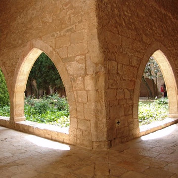 Stone Archways out of Reclaimed Limestone (Mediterranean)