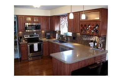 Kitchen - traditional kitchen idea in Minneapolis