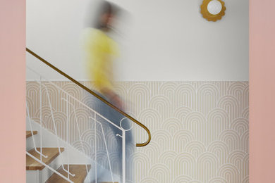 Cette image montre un escalier minimaliste.