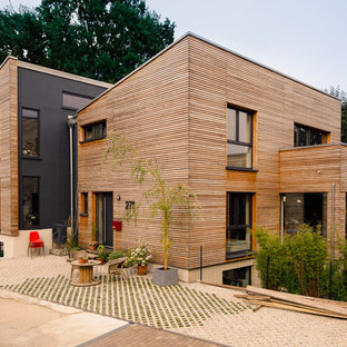 Geräumige, Zweistöckige, Braune Moderne Doppelhaushälfte mit Pultdach und Mix-Fassade in Düsseldorf