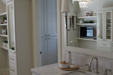 Example of a transitional bathroom design in San Francisco