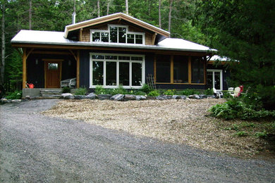 Craftsman blue one-story wood exterior home idea in Toronto