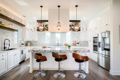 Kitchen - transitional kitchen idea in Los Angeles