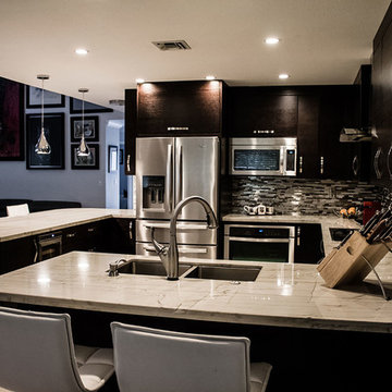 modern kitchen wengue colored with white macaubas quartzite countertop