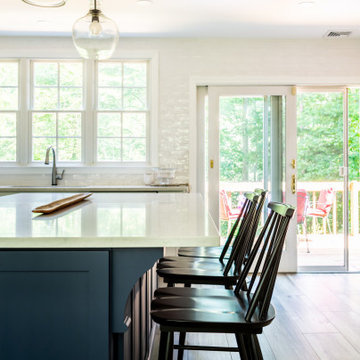 Two Tone Decora Kitchen