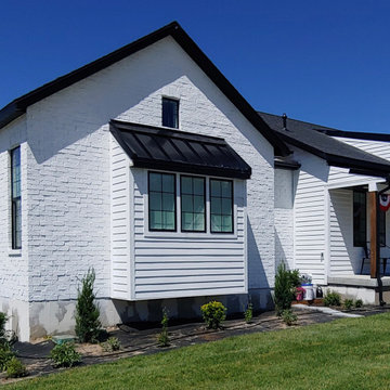 Farmhouse w/barn garage