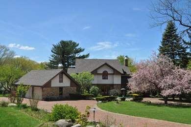Traditional exterior home idea in Cleveland