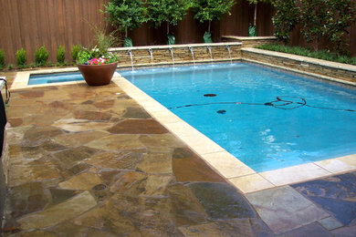 Elegant pool photo in Dallas