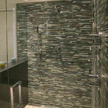 Curbless shower with linear drain
