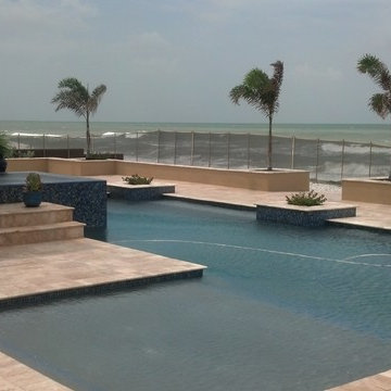 Bellaire Shores, Florida Contemporary Pool & Spa
