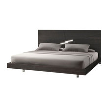 Zach Bed