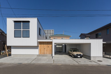 Einfamilienhaus mit weißer Fassadenfarbe in Sonstige