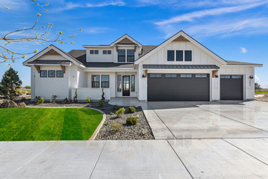 Example of a transitional exterior home design in Boise