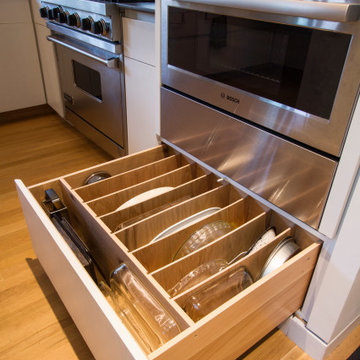 EXPANDING KITCHEN BEYOUND IT'S FOUR WALLS / Architecture - Interior design