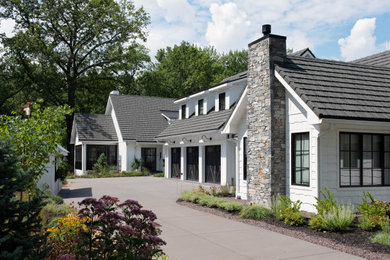Country white house exterior idea in St Louis