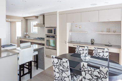 Inspiration for a modern kitchen remodel in Toronto