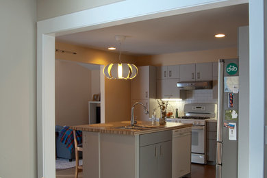 Inspiration for a contemporary kitchen remodel in Grand Rapids