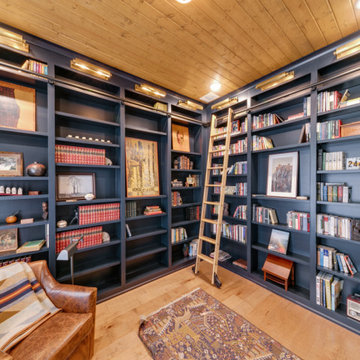 Home Library in Allen, TX