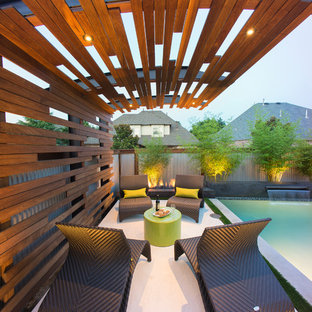 ダラスの小さいインダストリアルスタイルのおしゃれな裏庭のデッキ (パーゴラ) の写真