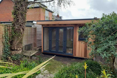 Inspiration for a medium sized contemporary back garden in Hampshire.