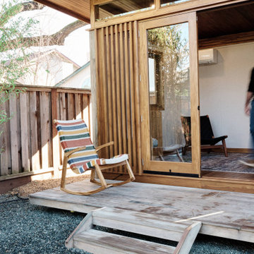 Studio Uno: Backyard Prefab Office