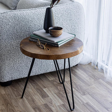 Natura Hairpin Round Accent Table