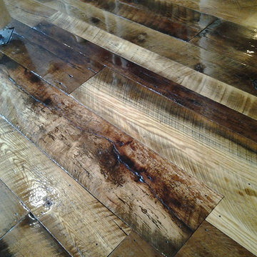 Reclaimed oak barn wood flooring