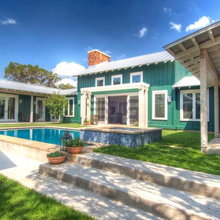 U-Shaped Homes with Enclosed Veranda or Breezeway