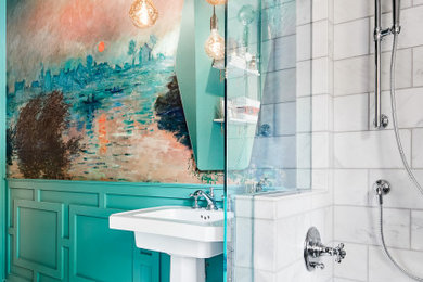Example of an eclectic bathroom design in Detroit
