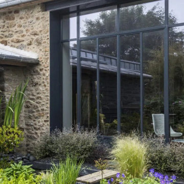 Une maison de maître plongée dans un jardin anglais