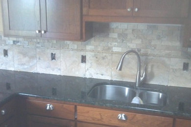Example of a classic kitchen design in Seattle