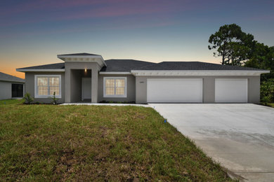 Contemporary exterior home idea in Tampa