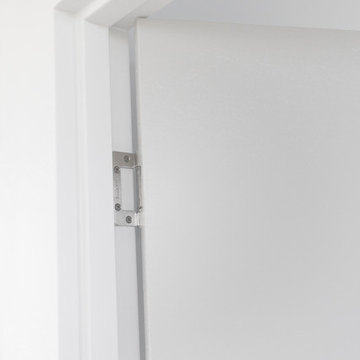 RocYork Herline Hinges applied to an EzyJamb Classic Adjust (EZC).
