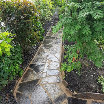 Small Flagstone Garden Walkway