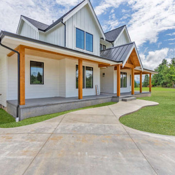 Farmhouse House Plan 2464-00052