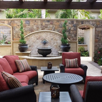 Lattice outdoor seating with water feature