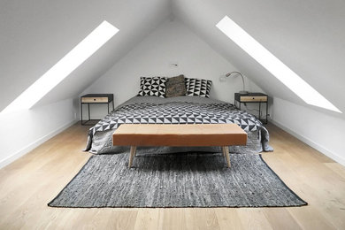 Bedroom - craftsman bedroom idea in New York