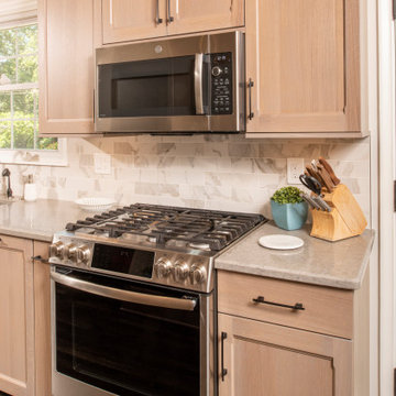 Cool Modern Kitchen Design - Grosse Pointe Woods