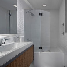 2nd floor Full Bathroom