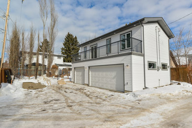 Example of a classic home design design in Edmonton