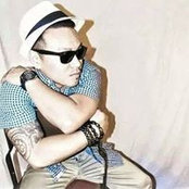 Ricky Zhous foto