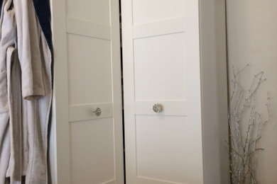 Reach-in closet - small transitional gender-neutral reach-in closet idea in San Francisco