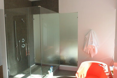 Minimalist bathroom photo in San Francisco