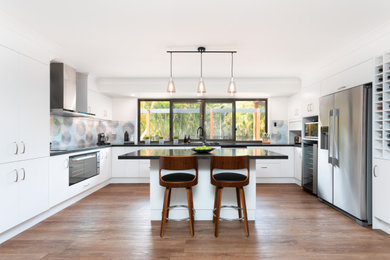 This is an example of a large modern kitchen in Brisbane.
