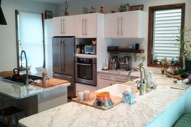 Kitchen - contemporary kitchen idea in New York