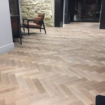 Work Space | Sincero | Authentik | Red Oak | Wire Brushed
