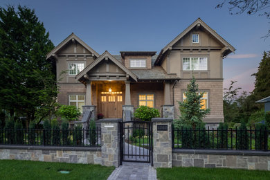 Réalisation d'une façade de maison craftsman.