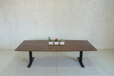 Original Living Table　正面　（ウォルナット材＋鉄脚）