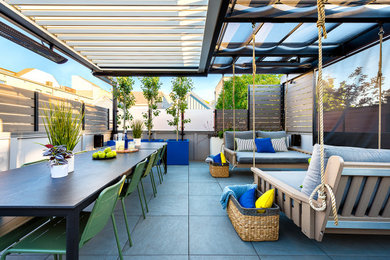Inspiration for a contemporary home design remodel in Chicago